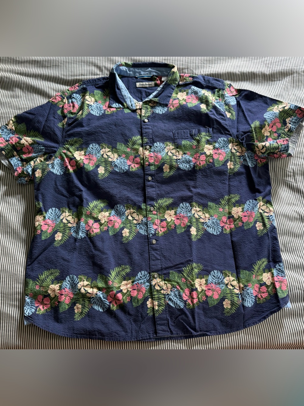 Tommy Bahama Navy seersucker Floral Short-Sleeve Button-Down Shirt